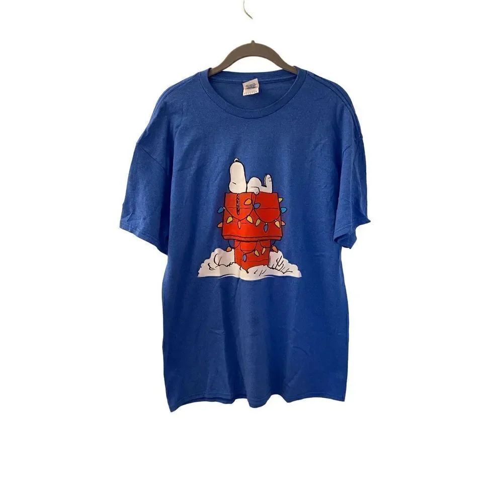 Delta men’s, or women’s Snoopy/Peanuts Christmas T-shirt size large 